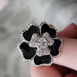 Lia Sophia Dahlia ring size 7